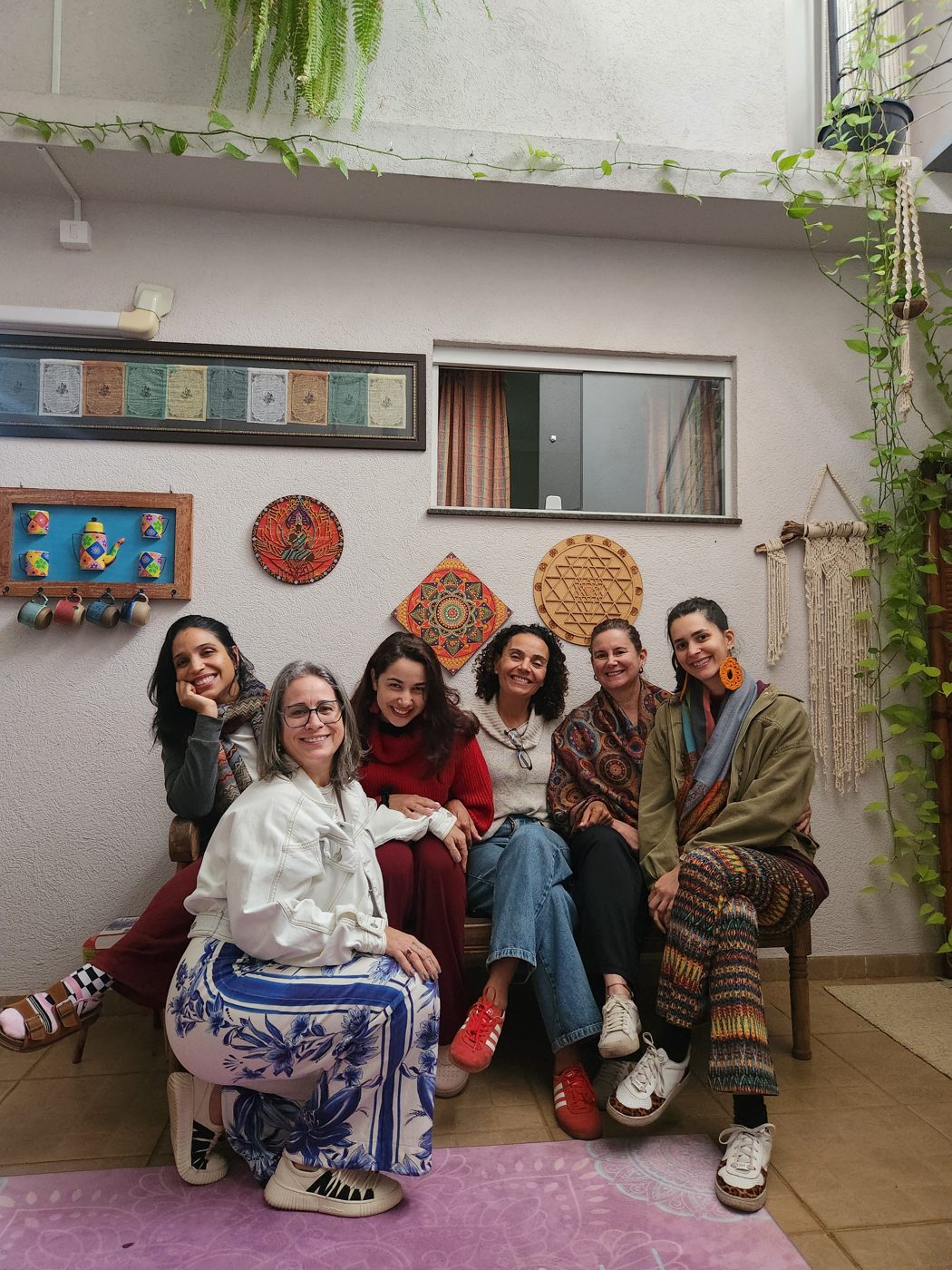 Turma reunida com a Marina na Arte Om