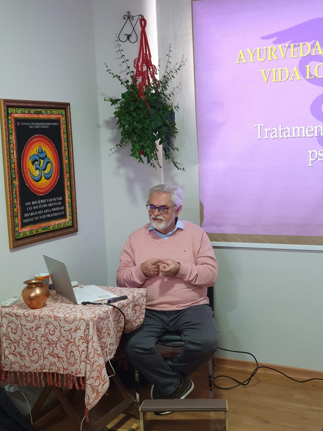 Dr. Ruguê em aula sobre Ayurveda e longevidade