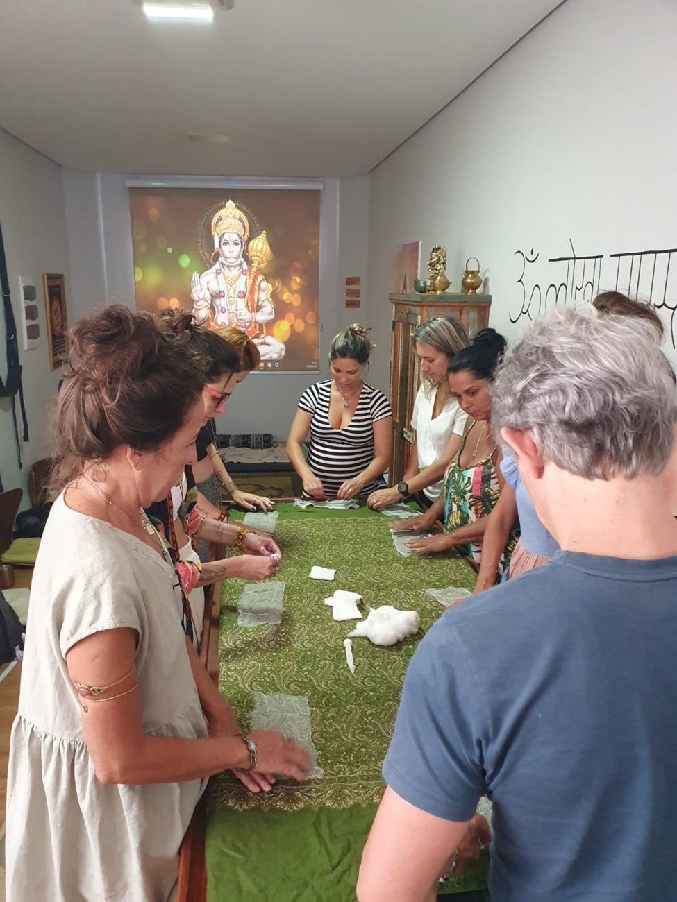 Arte Om, espaço, práticas e cuidado