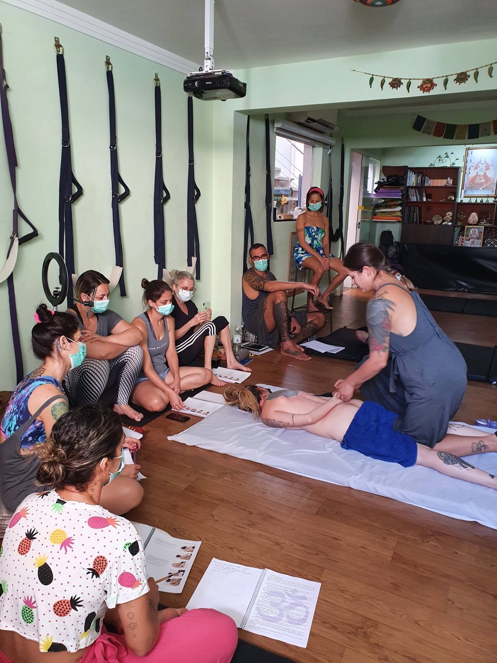 Formação em Yoga Massagem, YMA, na Arte Om