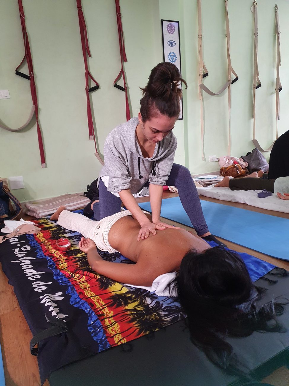 Formação em Yoga Massagem, YMA, na Arte Om
