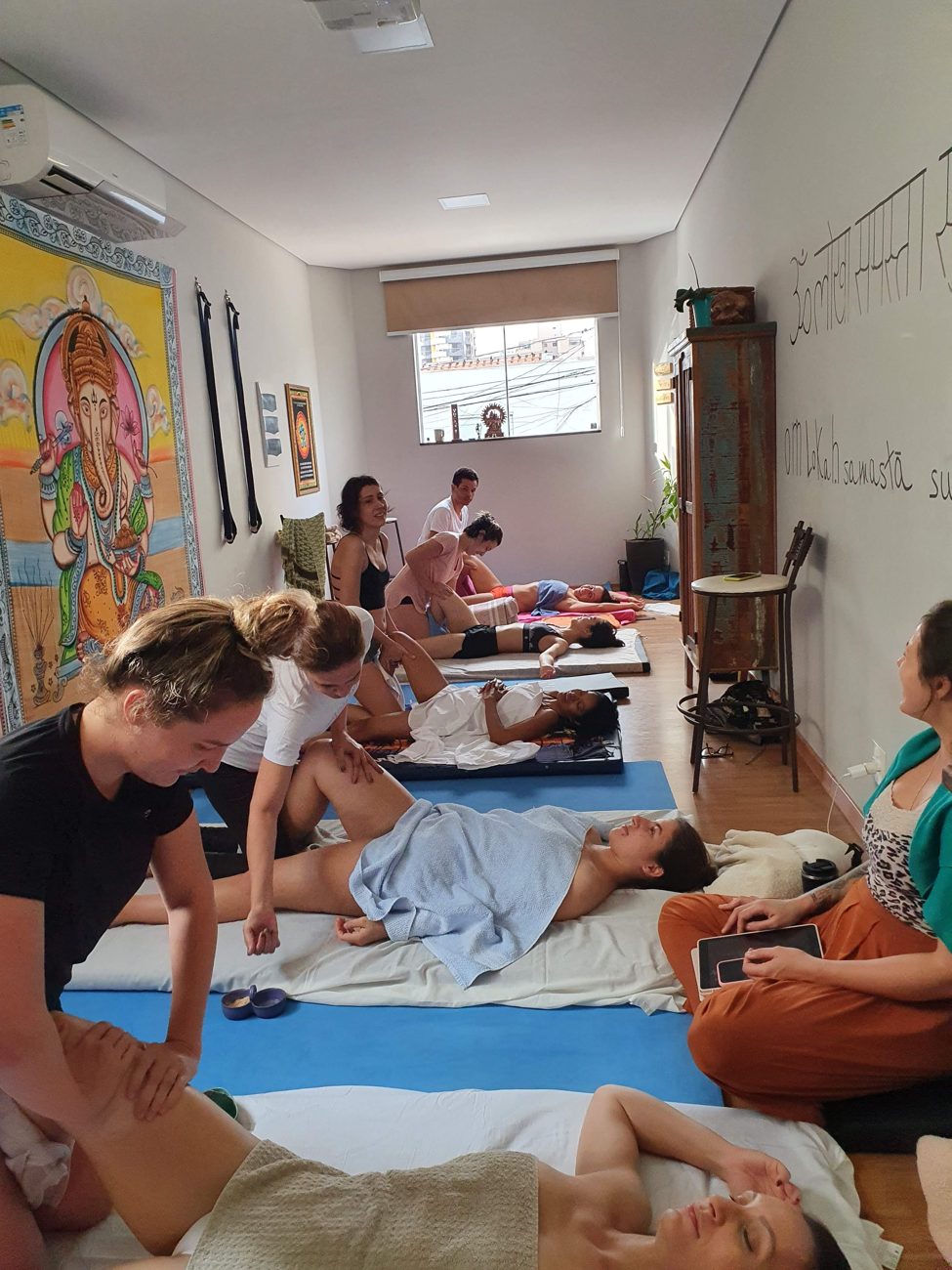 Formação em Yoga Massagem, YMA, na Arte Om