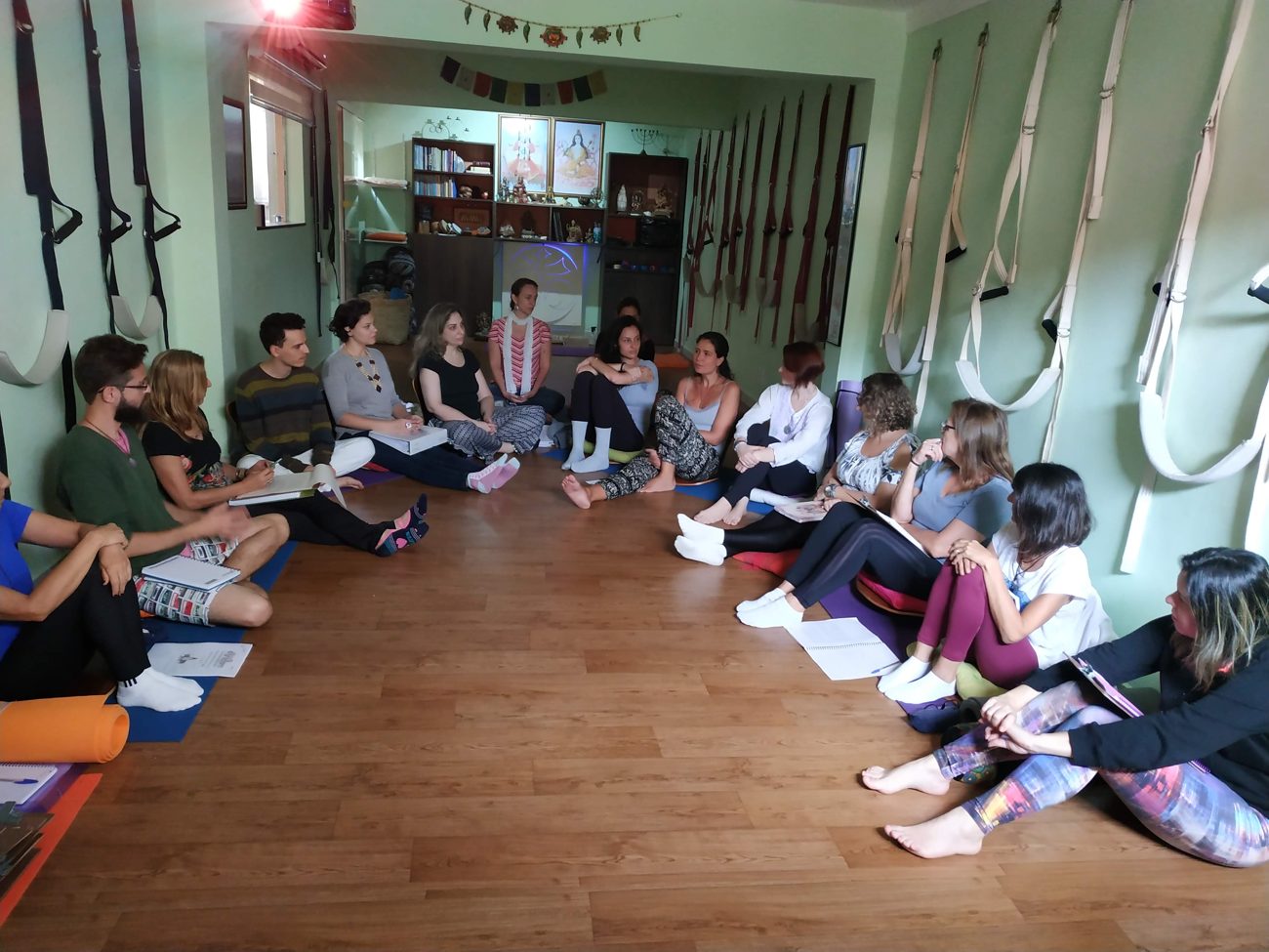 Aula de Yoga na Arte Om