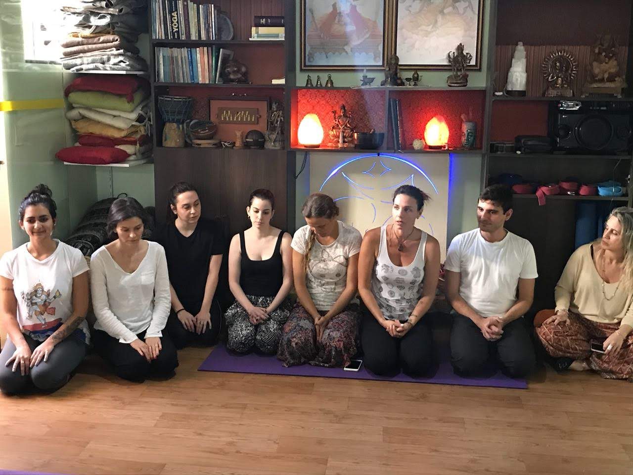 Aula de Yoga na Arte Om